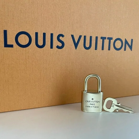 🌟LOUIS VUITTON PadLock Lock & Key Brass Gold Authentic Number (CHAIN AVAILABLE) - Picture 10 of 11